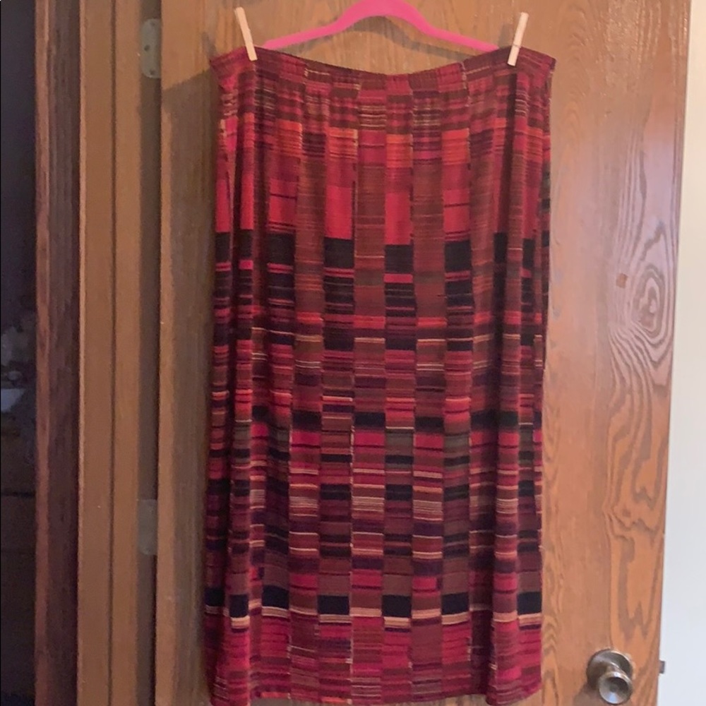 Multi color red and black skirt size 2X